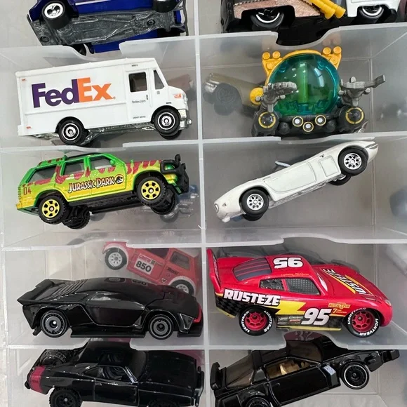 36 Assorted Die-Cast Toy Cars - Picture 6 of 9